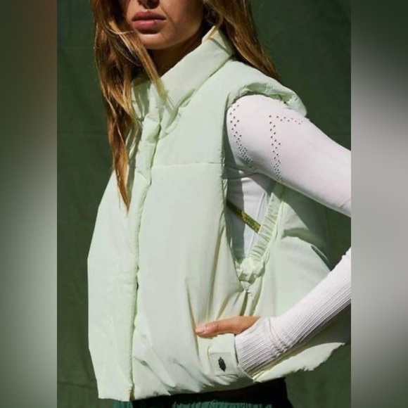Free People Jackets & Blazers - 🆕 Free People Movement Sight Seein’ puffer vest in mint green size XS